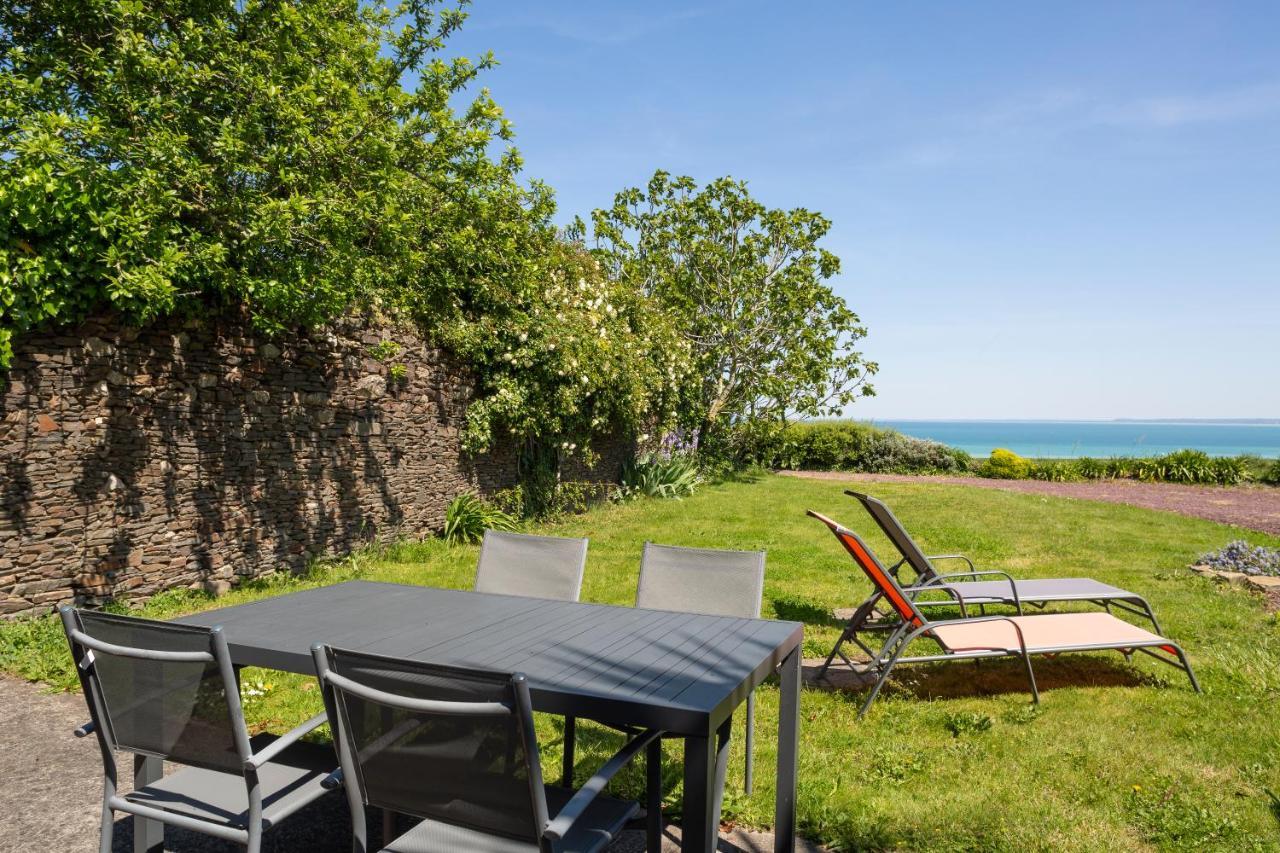 La Metairie-du-Vauhariot - Lodge ou Chambre - Piscine Chauffée - Vue Mer et Mont Saint Michel et GR34 - Résidence Hôtelière Cancale Extérieur photo