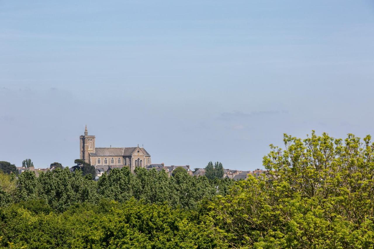 La Metairie-du-Vauhariot - Lodge ou Chambre - Piscine Chauffée - Vue Mer et Mont Saint Michel et GR34 - Résidence Hôtelière Cancale Extérieur photo